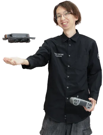エミュドローンアカデミーのインストラクター岩崎英明
